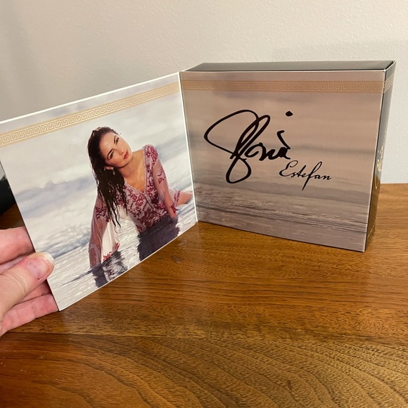 Gloria Estefan Special Edition CD Box Set - Picture 5 of 13